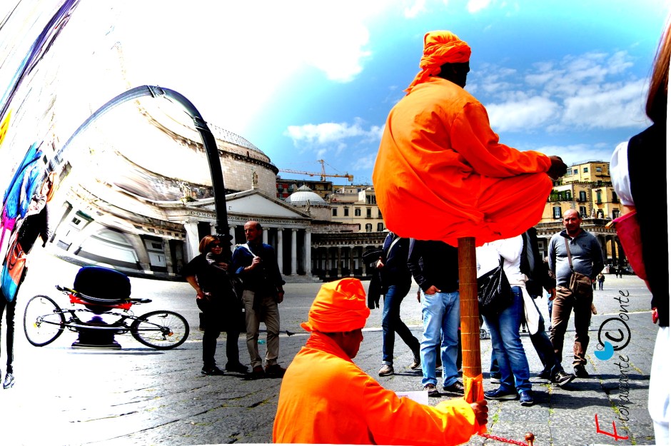 Napoli, Piazza del Plebiscito Fachiro Hindu