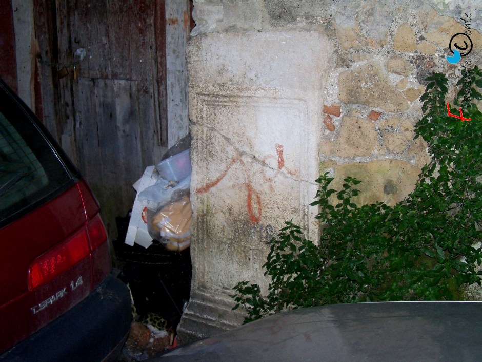 Basamenti romani ed immondizia