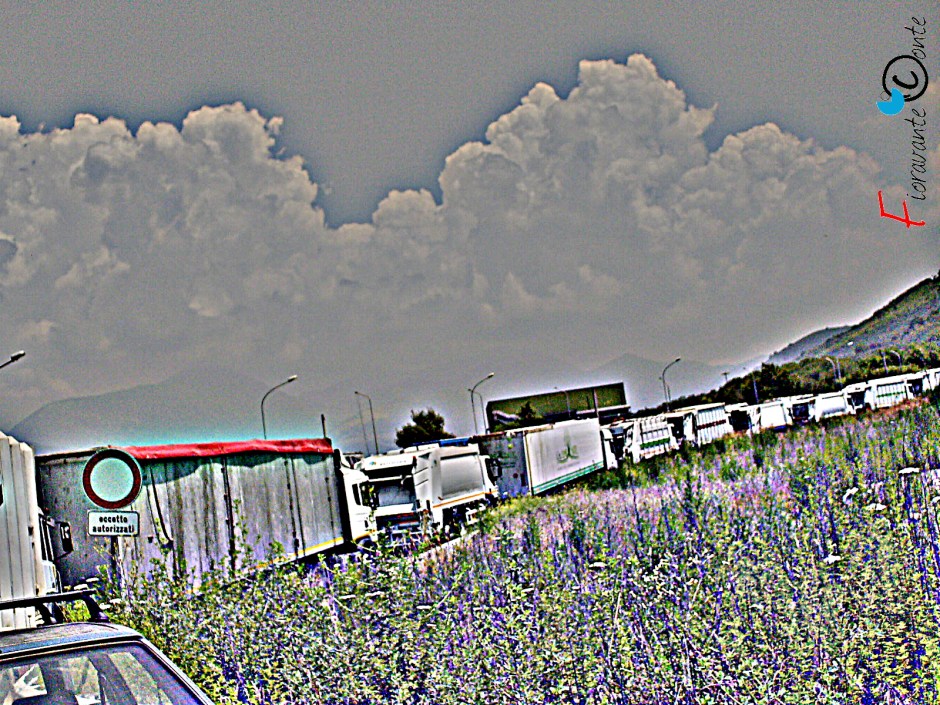 Tufino Area Stir, autocompattatori in coda per giorni